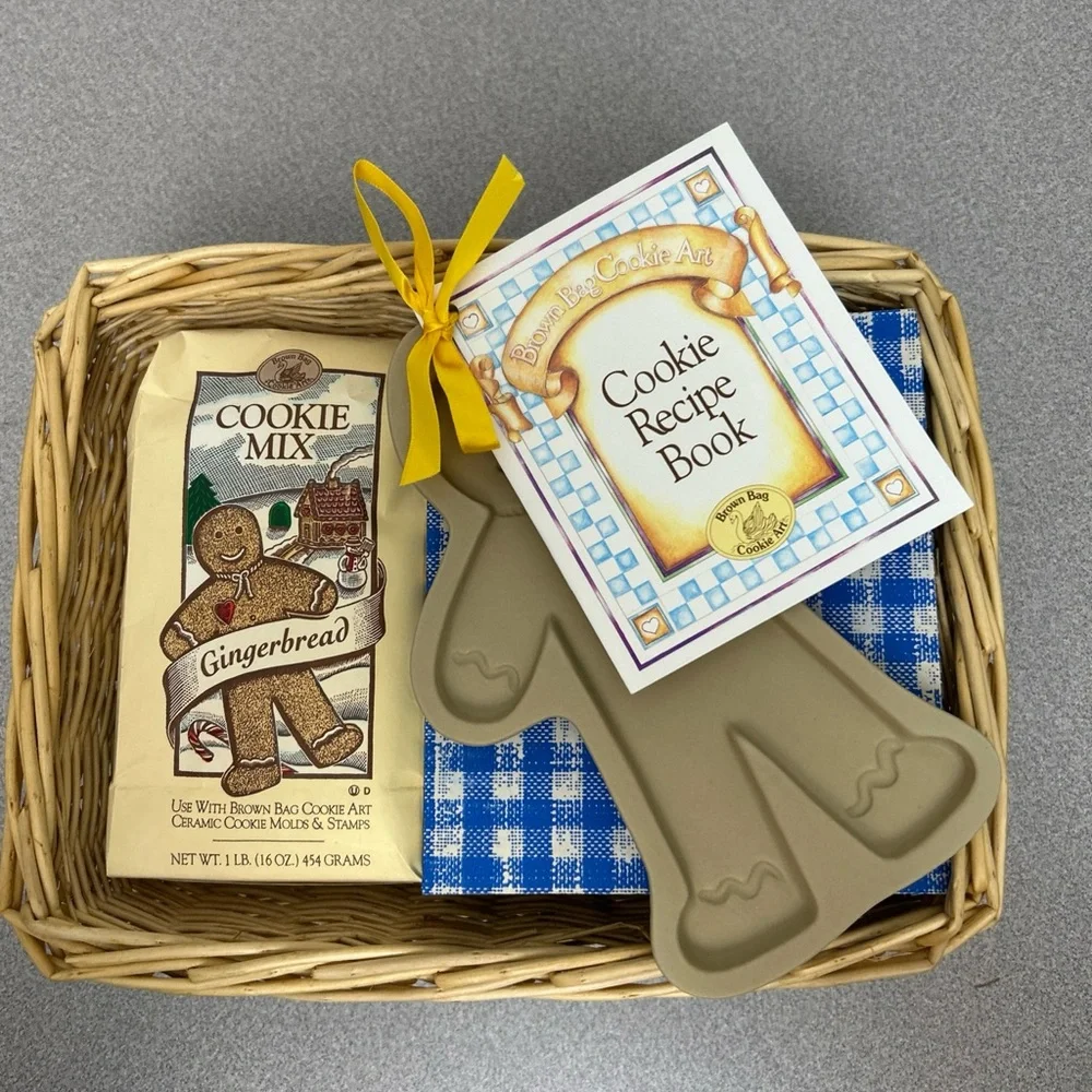 Brown Bag Cookie Art stoneware gingerbread man‎ mold and mix